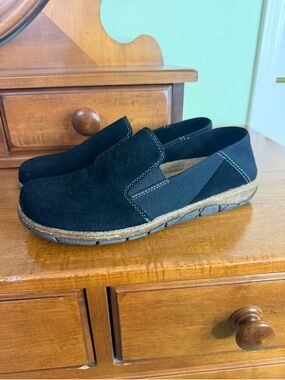Earth origins black suede comfort slip on loafers women’s 9.5 flats walking shoe